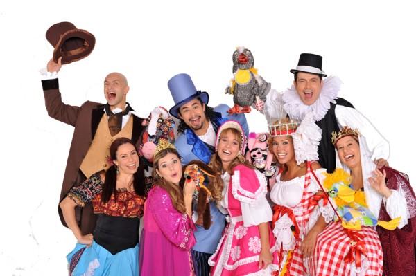 Libertad de vestuario, juventud y LOGSE, combinación progresista para las próximas elecciones del 2012 (Foto de su equipo de gobierno para 2012 con los nuevos ministerios de derechos del friki y dilapidación monetaria social).