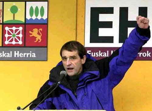 Josu ternera, quien se le reconoce un gran talante democrático pistola en mano