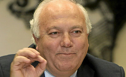 Ministro de exteriores que se caracteriza por sacarse fotos con líderes democráticos como Evo Morales, Hugo Chavez, Mohamed VI y por supuesto, Gibraltar Británica.