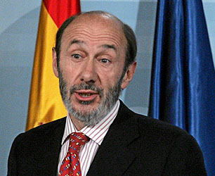 Ministro de interior, con gran talante democrático que trata con pañitos calientes a los delincuentes mientras crea un estado policial en nuestras carreteras para expoliar al ciudadano medio