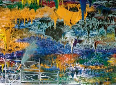 Siempre hay dinero para tirar, la famosa cúpula de Barcelo, monumento al despilfarro del gobierno español, regalando dinero mientras al ciudadano medio le llevan a la miseria a base de impuestos y paro.