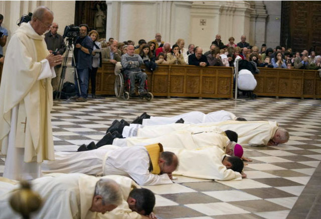 Me tiro al suelo, dos padrenuestros y todo arreglado... pues no señores, quiero excomuniones y prisión para estos VIOLADORES DE NIÑOS